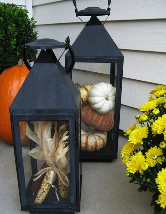 You can stuff lanterns with not only pumpkins but with other products of autumn's harvest, like corncobs.