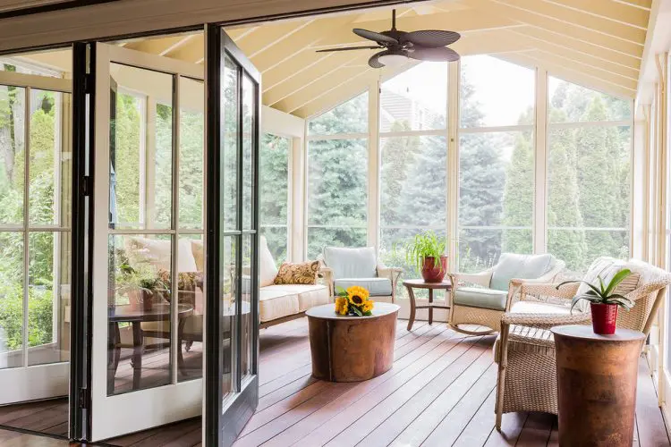floor to ceiling windows allow to see even large trees from top to bottom