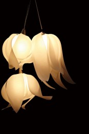white very natural looking flower-shaped pendant lamps are very cool to light up your space a lot
