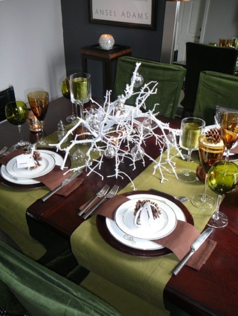 Green runners, green glasses, amber glasses and brown napkins for an earthy toned Thanksgiving tablescape