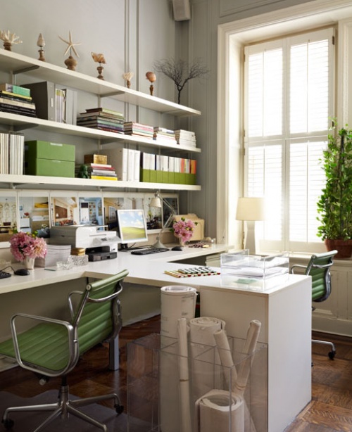 Touches of green and fresh greenery are always a good idea to refresh any space and make it look spring like