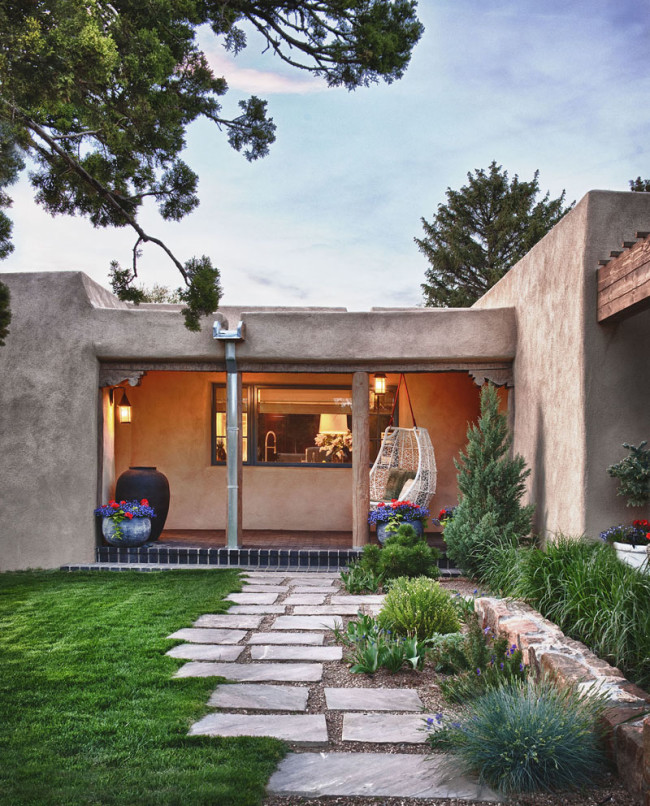 Fresh Take On Traditional Mexican Style Santa Fe House