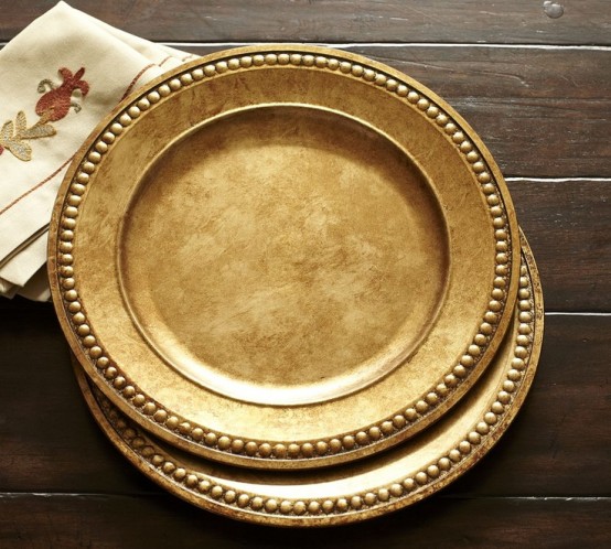 gold chargers will spruce up your Thanksgiving tablescape and make it very stylish and chic