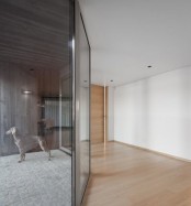 Gorgeous Minimalist House With A Light Interior