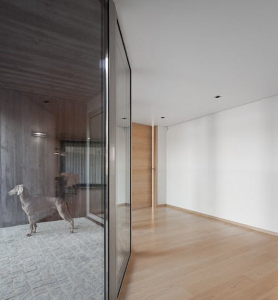 Gorgeous Minimalist House With A Light Interior