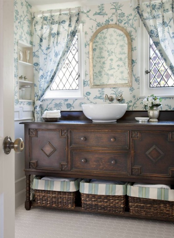 a neutral and elegant guest toilet with a vntage dark-stained vanity, a vessel sink, a mirror and floral print curtains