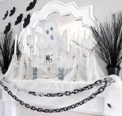 Black and white color scheme is perfect for Halloween. It's sophisticated, chic and creeeepy!