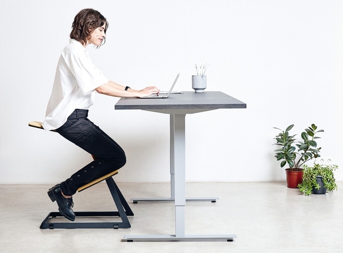 Healthy ergonomic chair that keeps your back straight  2