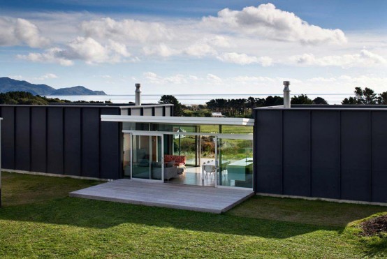 Modular Holiday Home of Both a Strong Architectural Character and Economy