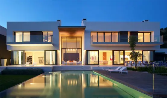 Modern House Design That Exploits The Spectacular Landscape