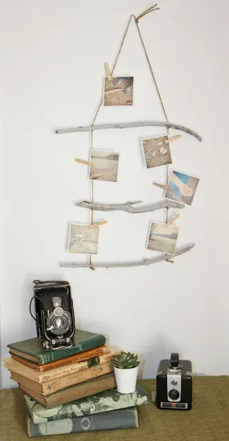 a driftwood hanger with photos will remind you of your last beach holiday