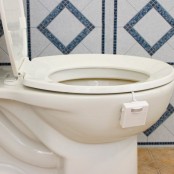 illumibowl-toilet-seat-lights-in-different-lights-3