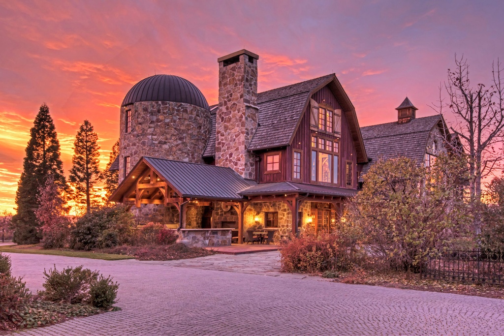 Incredible barn mansion made of wood and stone in utah  1