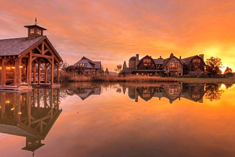 Incredible barn mansion made of wood and stone in utah  23