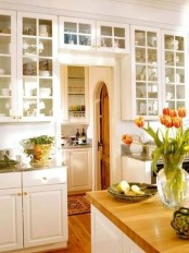 bright tulips in a clear vase are a nice way to add a spring touch to the kitchen easily