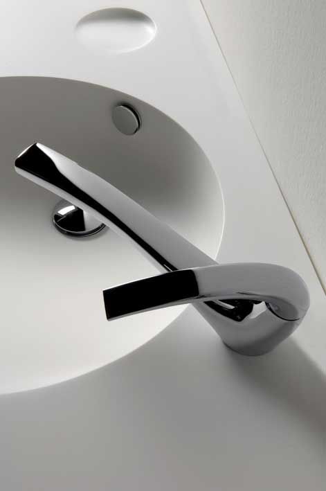 Kitchen and bathroom trend flowing faucets  12