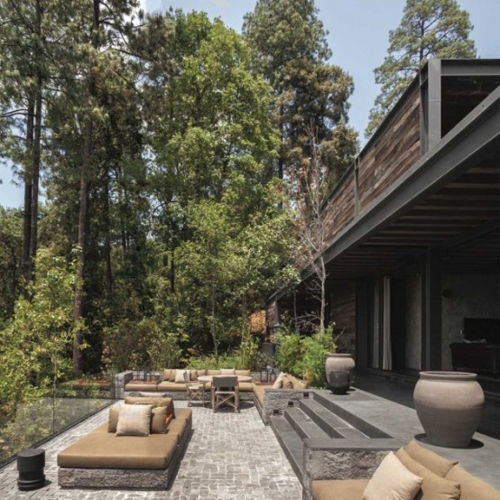 Luxurious El Mirador House From Natural Materials
