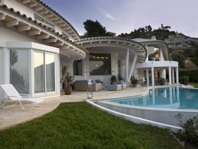 Luxury Villa In A Contemporary Neutral Scheme