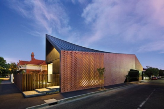 Mid Century Modern Residence With A Perforated Brick Wall