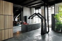 milan-industrial-loft-with-dark-industrial-metals-in-decor-2