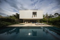 minimalist-concrete-casa-branca-in-the-tropics-1