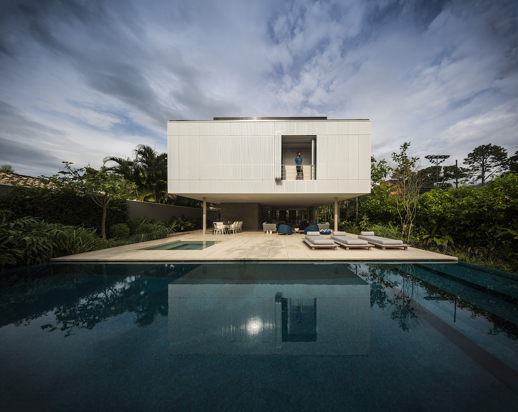 Minimalist concrete casa branca in the tropics  1