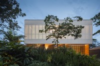 minimalist-concrete-casa-branca-in-the-tropics-15