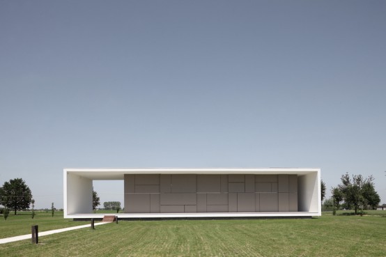 Minimalist Italian House On Open Space