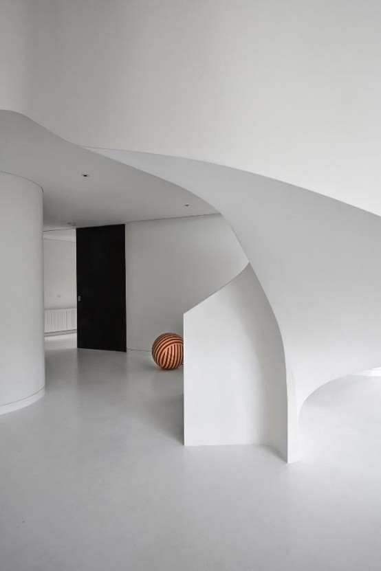 Minimalist White Loft Design With Sculptural Accents