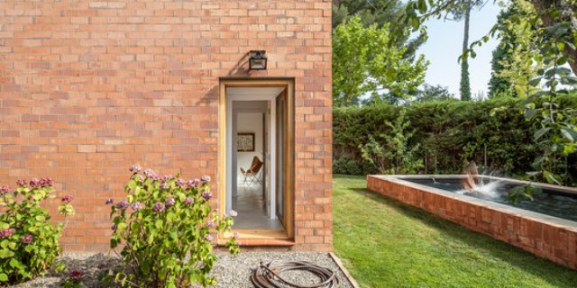 Modenr brick home that merges with the garden  10