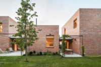 modenr-brick-home-that-merges-with-the-garden-13
