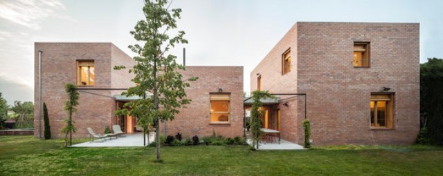 Modenr brick home that merges with the garden  13
