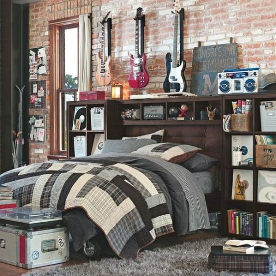 Rustic and vintage décor details are perfect for this music-inspired space. Great place to spend an afternoon with friends and play on guitars.