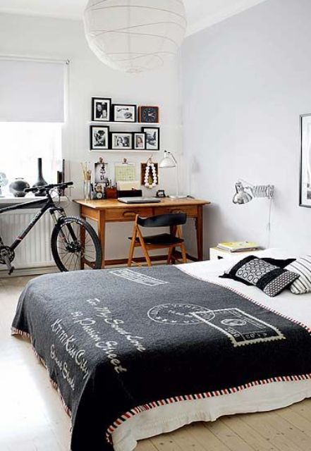 Teen's bedroom not only should looks great but also include functions and decor specific to their age.