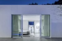 modern-casa-di-luce-with-crisp-white-interiors-5