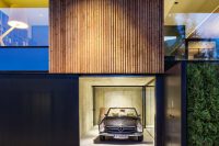 modern-house-with-a-retro-car-as-a-focal-point-3