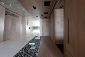 modern-zen-moscow-apartment-with-an-inner-garden-7
