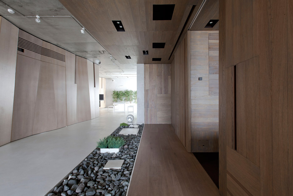 Modern zen moscow apartment with an inner garden  7