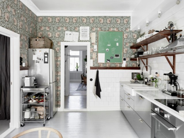 Moody floral scandinavian kitchen with copper accessories  5