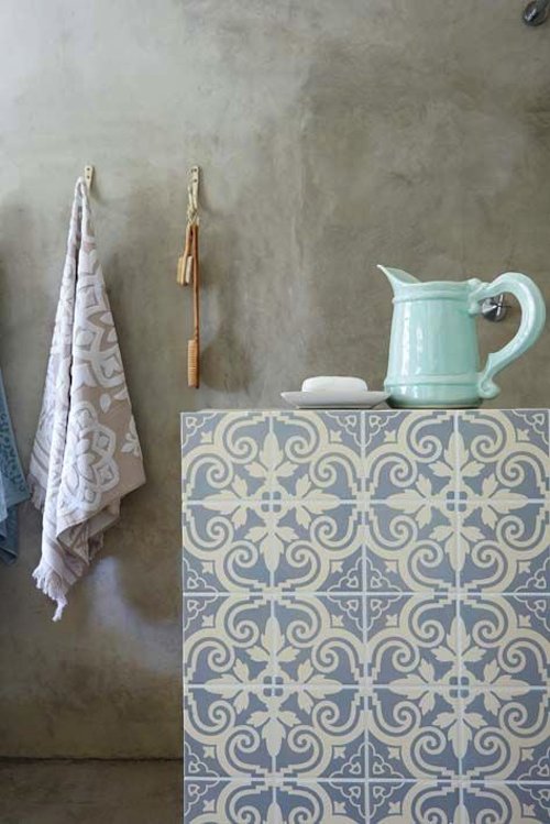 Beautiful blue Moroccan print tiles will make even the simplest and most minimal bathroom look eye catchy