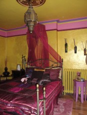 gold, pink, hot red and burgundy and Moroccan lanterns create a genuine Eastern sleeping space