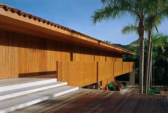Natural Minimalism in Open Beach House Design – Laranjeiras House by Marcio Kogan