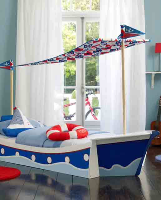 Boat-shaped bed would become a centerpiece of any room.