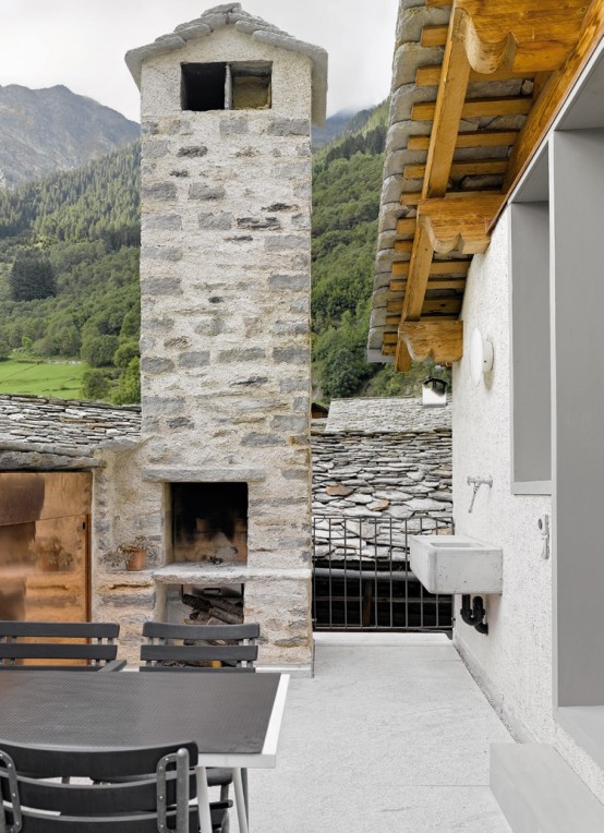Old House Where Rustic Meet Modern Design by Formzone