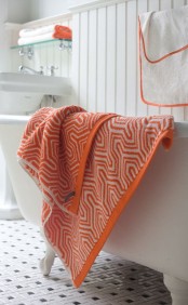 add bright orange touches to your neutral bathroom easily and without fuss with textiles – curtains, rugs and towels