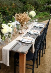 neutral tablescape for an outdoor thanksgiving party