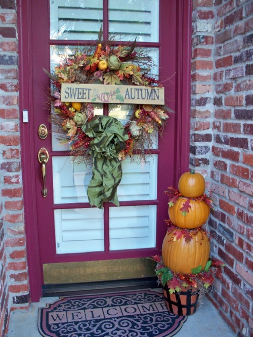 Spell it out! Add a sign to the front door's wreath.