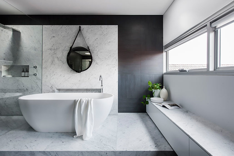 Refined Yet Minimalist Bathroom Design With Greenery
