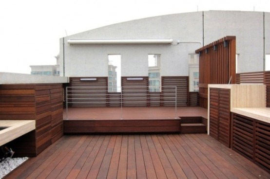 A rooftop terrace that features lots of teak wood always looks modern and gorgeous.