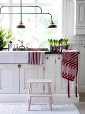 red and white linens, a Christmas tree, a star and bulbs for a truly Scandinavian feel in the space